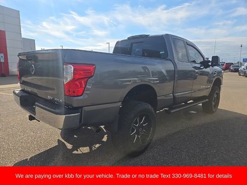 Used 2018 Nissan Titan SV AWD/4WD image 7