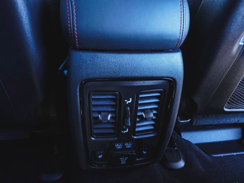 Used 2025 Dodge Durango GT image 36