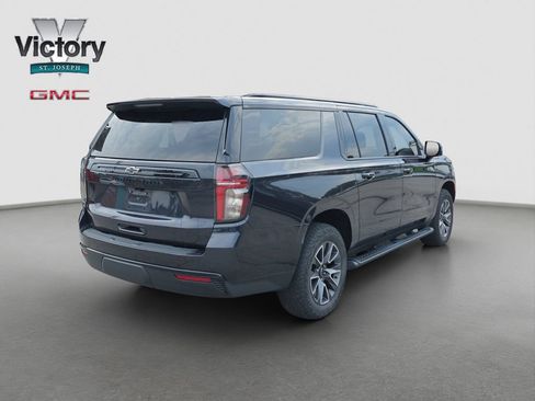 Used 2023 Chevrolet Suburban Z71 w/ Luxury Package AWD/4WD image 18