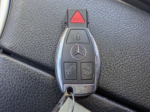 Used 2019 Mercedes-Benz GLC 300 4MATIC image 29