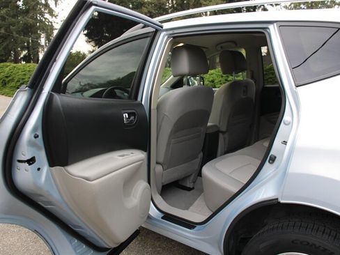 Used 2011 Nissan Rogue SV image 16