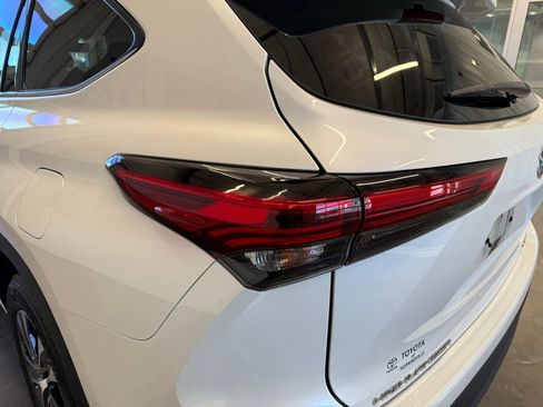 Used 2020 Toyota Highlander XLE image 5