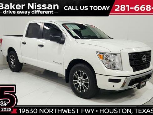 Used 2024 Nissan Titan SV w/ SV Convenience Package image 1