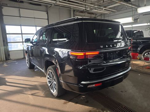 Used 2024 Jeep Wagoneer Series III w/ Premium Group I image 2