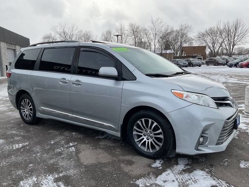 Used 2019 Toyota Sienna image 10