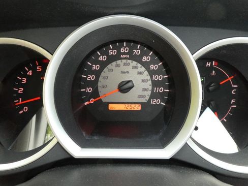 Used 2005 Toyota Tacoma PreRunner image 3