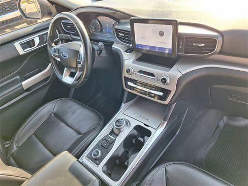 Used 2022 Ford Explorer XLT w/ Equipment Group 202A image 27