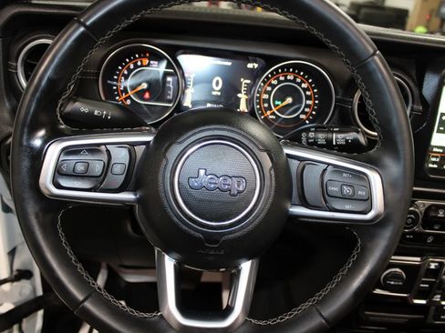 Used 2021 Jeep Wrangler Unlimited Sahara image 37