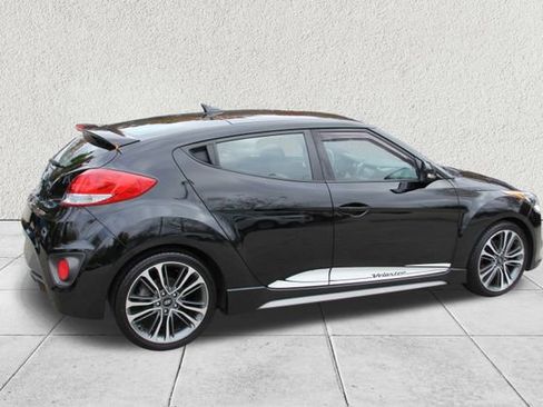 Used 2017 Hyundai Veloster Turbo image 10