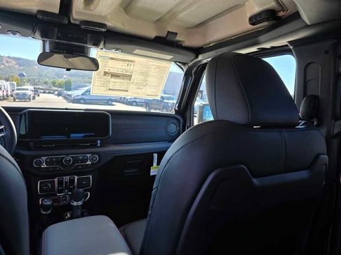 New 2025 Jeep Gladiator Rubicon w/ Convenience Group image 14