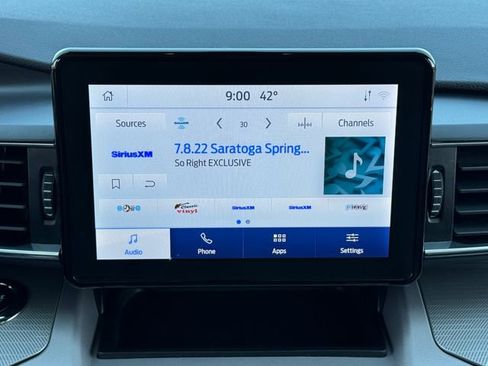 Used 2023 Ford Explorer XLT w/ Equipment Group 202A image 5