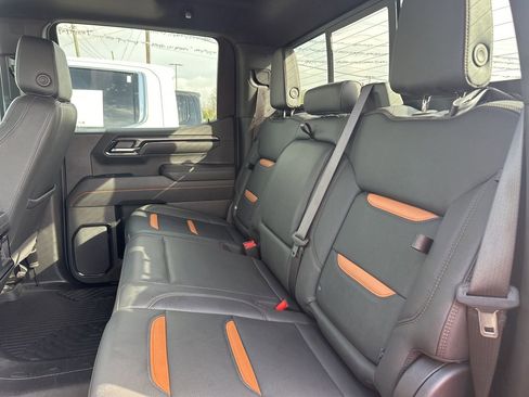 Used 2025 GMC Sierra 1500 AT4 w/ AT4 Premium Package image 12