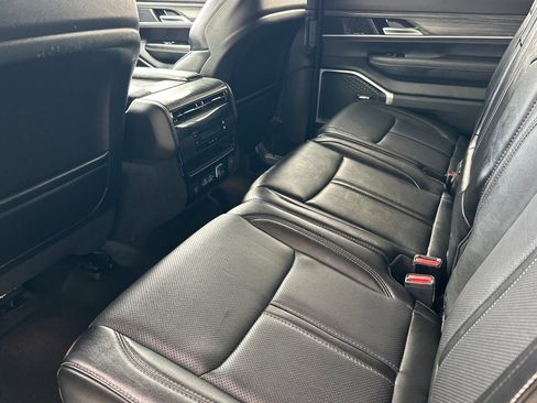 Used 2024 Jeep Wagoneer Series II w/ Flexible Seating Group RWD image 12