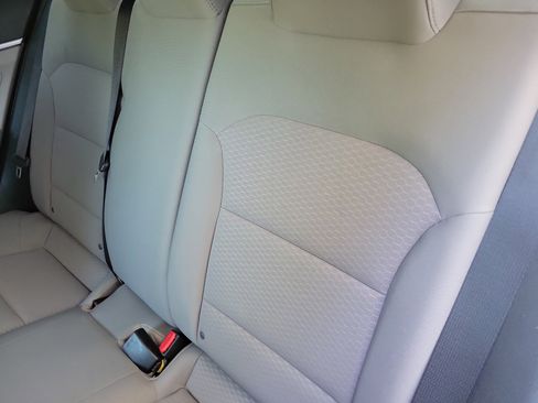 Used 2020 Hyundai Elantra SE FWD image 13