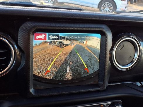 Used 2022 Jeep Wrangler Unlimited Rubicon w/ Trailer Tow Package AWD/4WD image 15