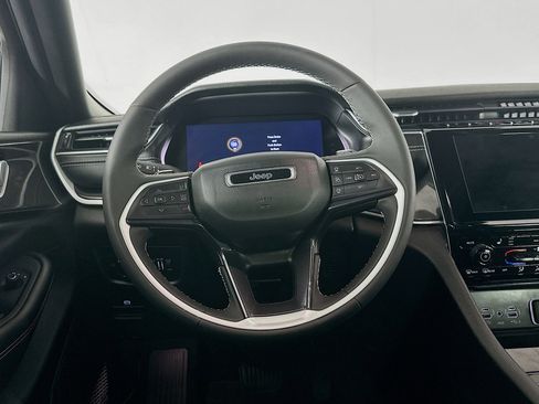 Used 2023 Jeep Grand Cherokee L Laredo image 18