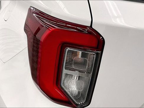 Used 2024 Ford Explorer ST w/ Technology Package image 37