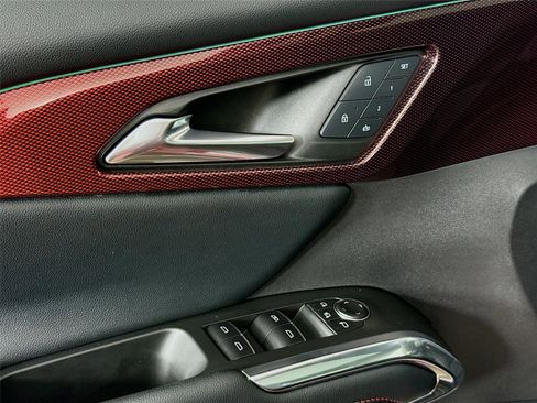 Used 2025 Chevrolet Traverse RS image 18