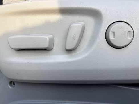 Used 2012 Toyota Sienna LE FWD image 12