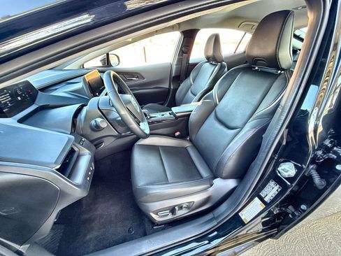 Used 2025 Toyota Prius XLE image 19