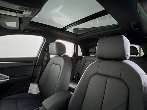 New 2025 Audi Q3 2.0T Premium image 13