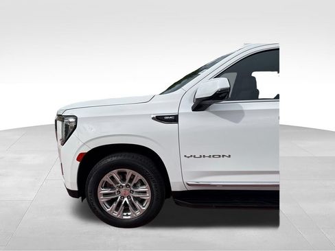 Used 2022 GMC Yukon XL SLT w/ SLT Premium Package AWD/4WD image 36