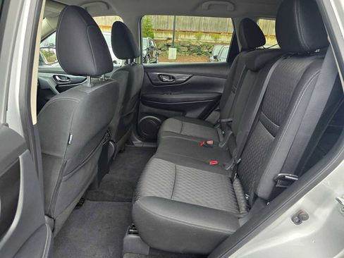 Used 2020 Nissan Rogue SV image 16