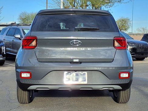 Used 2026 Hyundai Venue SE FWD image 4
