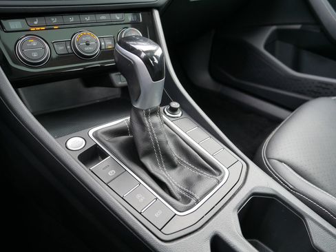 Used 2024 Volkswagen Jetta SE image 24