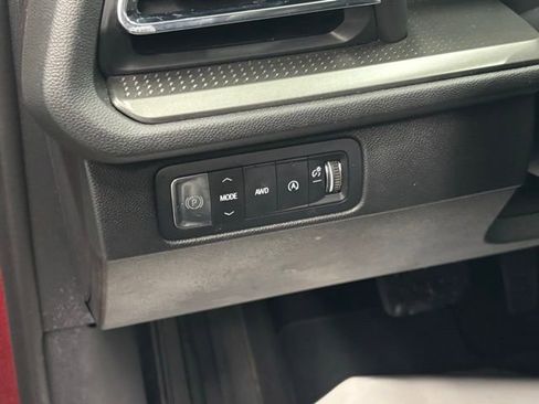 Used 2025 Chevrolet Traverse LT image 17