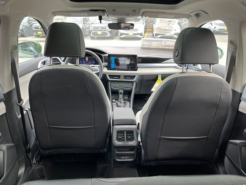 New 2026 Volkswagen Taos SE AWD/4WD image 8
