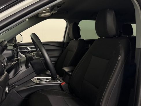 Used 2023 Ford Explorer XLT AWD/4WD image 15