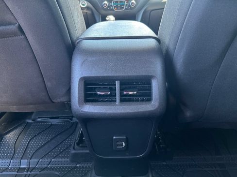 Used 2019 Chevrolet Equinox LT FWD image 16
