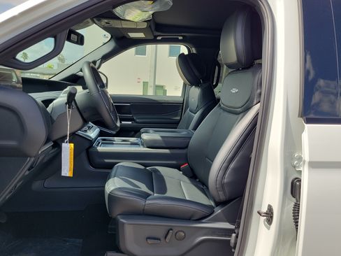 New 2027 Ford Expedition Platinum w/ Stealth Appearance Package RWD image 10