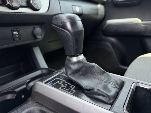 Used 2017 Toyota Tacoma SR5 w/ Tow Package RWD image 15