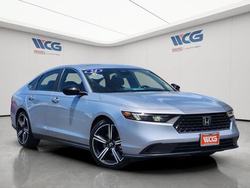 Used 2024 Honda Accord Sport image 2