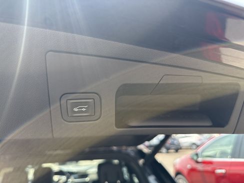 Used 2017 Cadillac XT5 Platinum w/ Driver Assist Package image 31