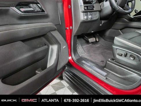 Used 2025 GMC Yukon Elevation AWD/4WD image 8