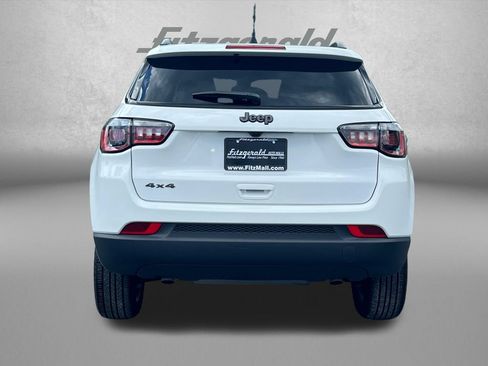 Used 2025 Jeep Compass Latitude w/ Convenience Group AWD/4WD image 7