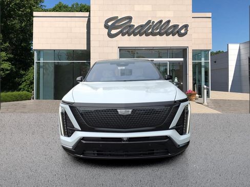 New 2027 Cadillac Vistiq Luxury w/ LPO, Floor Liner Package AWD/4WD image 8