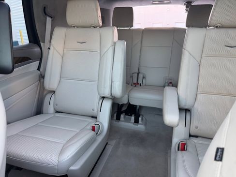 Used 2024 Cadillac Escalade Premium Luxury Platinum image 40