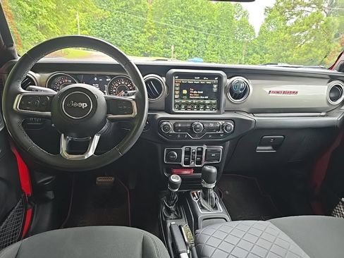 Used 2018 Jeep Wrangler Unlimited Sahara AWD/4WD image 16