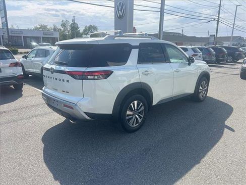 Used 2022 Nissan Pathfinder SL w/ SL Black Package AWD/4WD image 5