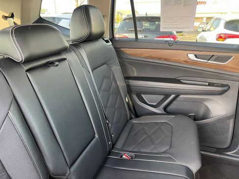 Used 2024 Volkswagen Atlas SE image 40