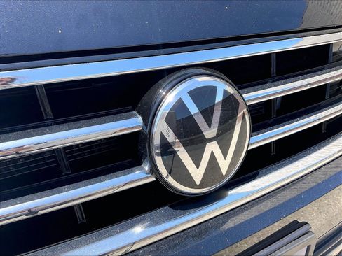 Certified 2023 Volkswagen Tiguan SE FWD image 30