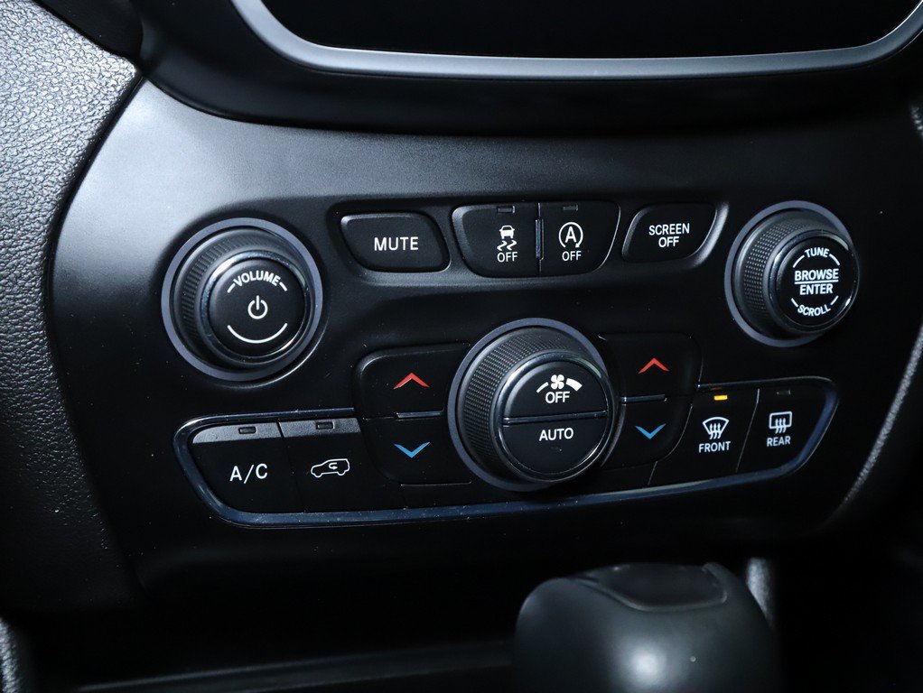 Used 2019 Jeep Cherokee Limited AWD/4WD image 27
