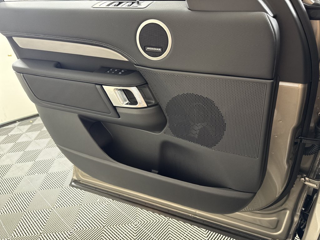 New 2026 Land Rover Discovery Dynamic SE AWD/4WD image 28
