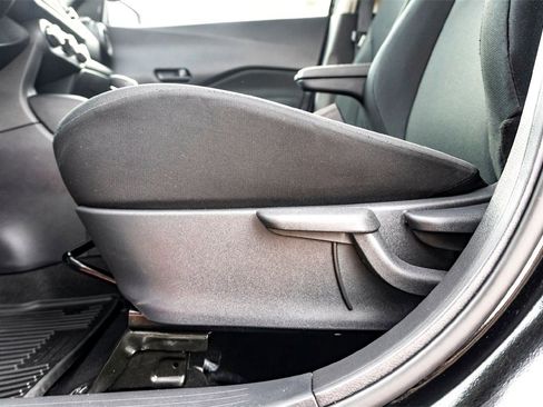 Used 2025 Nissan Kicks Play S image 12