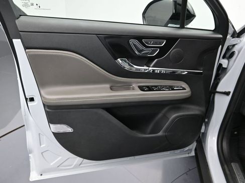 New 2025 Lincoln Corsair Reserve w/ Jet Appearance Package image 11