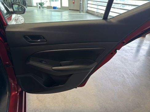 Used 2025 Nissan Altima 2.5 SV FWD image 29